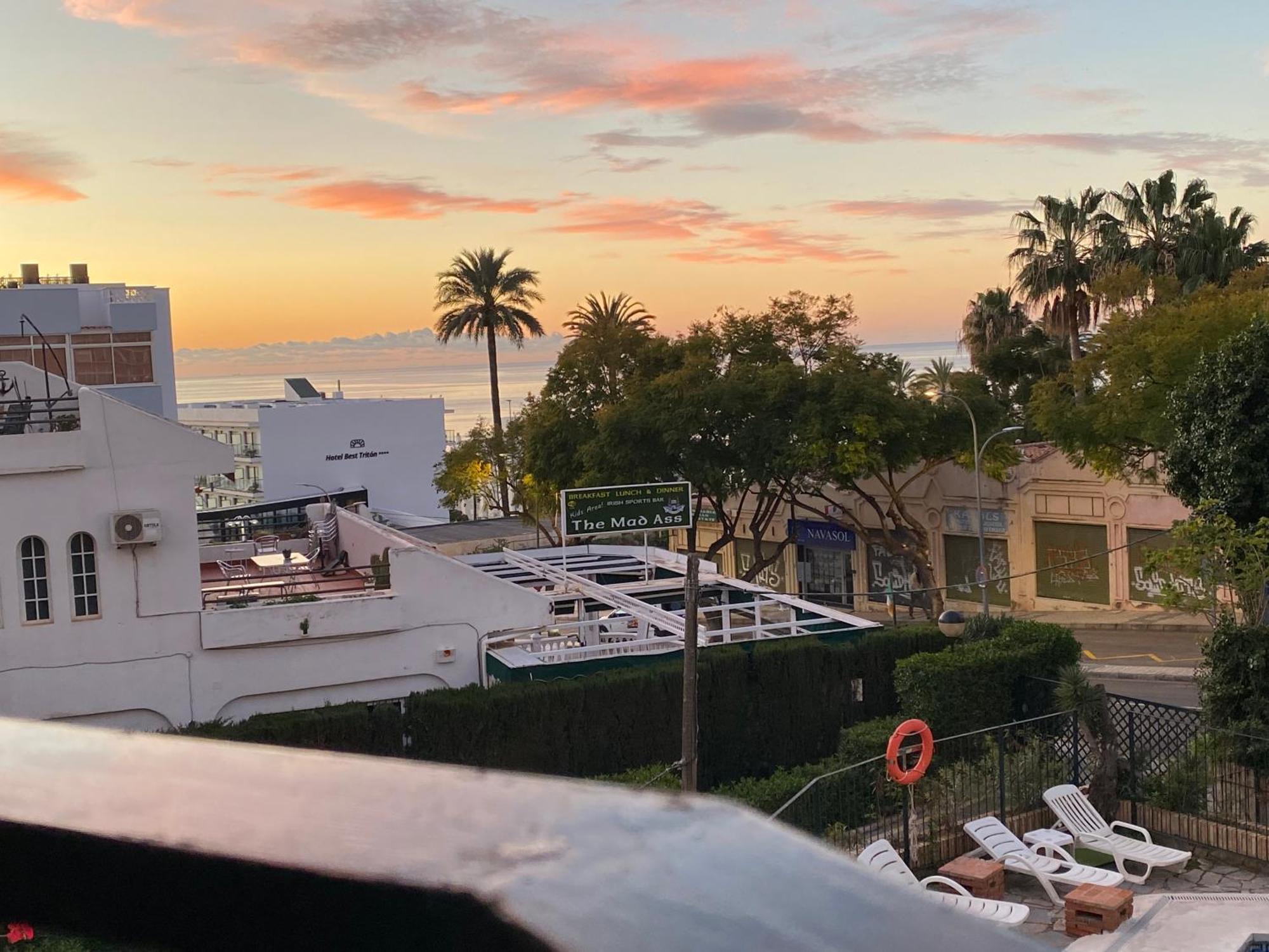 Studio With Views Next To Puerto Marina The Green Door بينالماذينا المظهر الخارجي الصورة